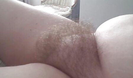 مشتری masseus با چیرک زدن و کشیدن درون تنه روی میز ماساژ آویزان کلیپ سک۳۰ خارجی شده است