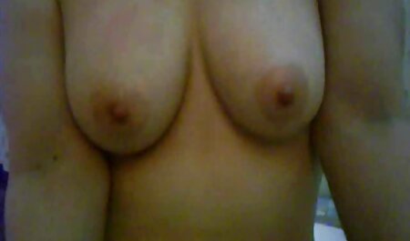 سبزه برهنه استمناء گربه نشسته عکس شهوانی خارجی روی زمین استمناء می کند