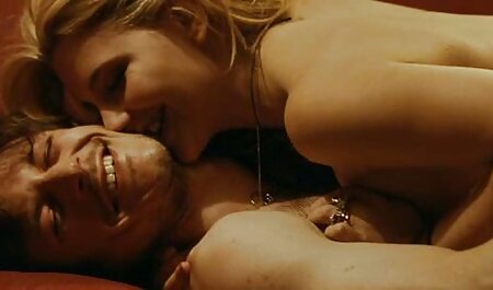 دانشجوی جوان طاس در فیلم سکسئ خارجی سوراخ مقعد روی مبل لعنتی