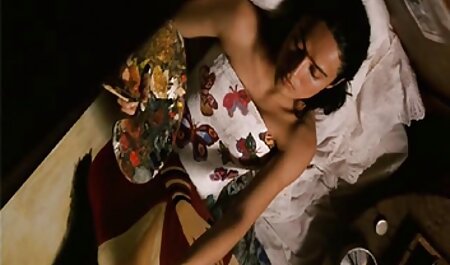 لیسک را لیسید ، بلوند در دامن براق گونه خود را می گیرد لینک فیلم سوپر خارجی