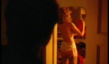 بلوند زیبا پس فیلم سکس خارجی سیاه پوست از پریدن روی یک خروس ، از blowjob می دهد