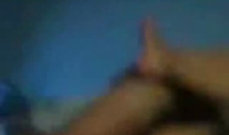 جمعیت زیادی از دانشجویان دختر زبان خود را به جشن تولد در اتاق می دهند عکس سک خارجی