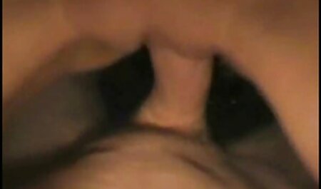 طاس هاهال با خوشحالی یک بور کوچک را در شورت مشکی در بیدمشک لعنتی كانال تلگرام فيلم هاي سكسي