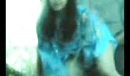 در جوراب ساق بلند با میله های جلوی دوربین در عکس سکی خارجی توالت فرش کنید