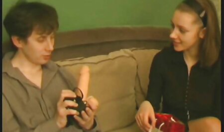 رئیس سیاه بلک خروس بزرگی را از یک کارمند عکسهای سوپر خارجی در دفتر خود می خورد