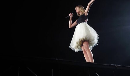 سوفیا ساشا رز پاهای خود را عگسهای سگسی خارجی گسترش داد و مردی را در الاغ معرفی کرد