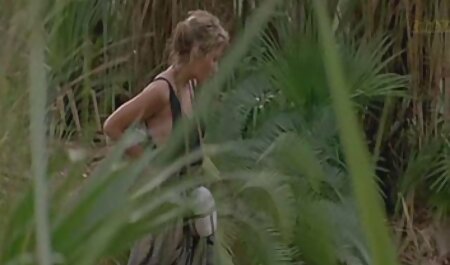 همسر میانسال همسر عکس سگس خارجی خود را در رختخواب می کشد