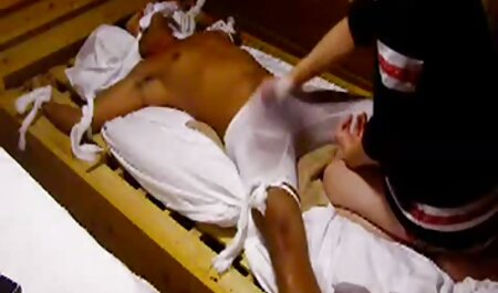 سبزه در گلف سفید ، dildo الاغ خود را روی مبل جلوی یک كانال تلگرام فيلم سكسى وب کم می کشد