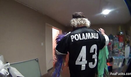 خروس پسر سبزه جلا با زبان خود در وسط بهترین عکسهای سکسی خارجی خیابان