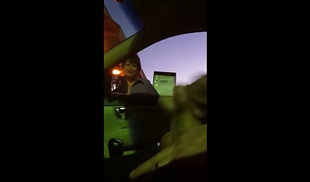 اما فیلم کوتاه خارجی سکسی بلوند اما مای خودش را روی مبل نوازش می کند