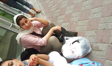 لیانا کرو در حیاط خلوت خویش تحت الشعاع قرار گرفت و کفشهای بزرگ را فیلم سکسی توپ خارجی نشان داد