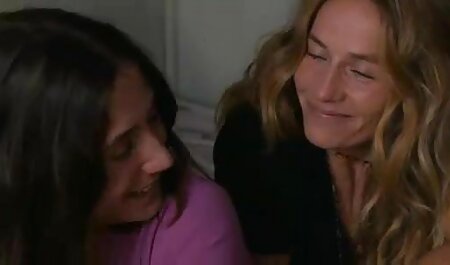 یک بلوند سایت عکس سکسی خارجی بالغ یک پوشش مو را در آشپزخانه نشان داد