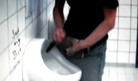 مرد ریش دار مقعد را روی یک مبل سفید فیلم س ک 30 خارجی fucks می کند