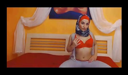 یک مرد روس در یک مقطع ، یک شریک بالغ را در جوراب مشکی سیاه کانال فیلم سوپر خارجی تلگرام می کند