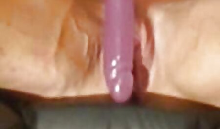 بانو فیلم سکس خارجی سیاه پوست در هر سوراخ با یک مرد عضلانی روی مبل سرخ می کند