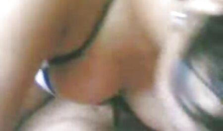 کرالیا لباس های خود را بالا می برد و رول های بزرگی را خیس می کند که در کره خیس می عکس های سکسی دختران خارجی شوند