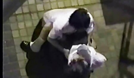 یک مرد سیاه پوست به یک خانم بالغ می دهد فیلم سکسی 2018 خارجی و آن را در ماندا روی دیوار و روی تخت می چرخاند