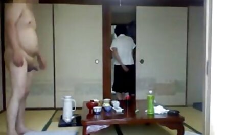 غنچه چرخدار سبزه فرفری در تصاویرسکسیخارجی مقابل دوربین