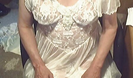 این عکس های پورن خارجی دختر در جوراب ، آغشته به روغن ، پوشش با انگشتان و یک ویبراتور کوچک را نوازش کرد