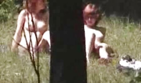 شخص مقابل دوربین ، شورت را از دوست دخترش گرفت و آن را منفجر عکس سوراخ کون خارجی کرد