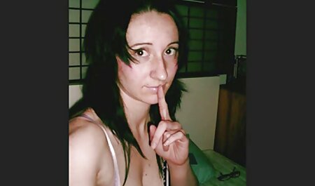 یک مرد خوش شانس در عینک ، یک زن سیاه و عکسهای سکسی خارجی سفید باریک را با دو سینه بزرگ سرخ می کند