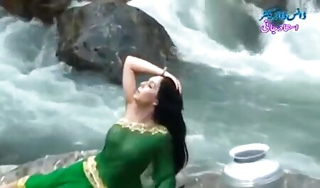 زیبایی روسی در تختخواب خود را برهنه می کند و خودارضایی سایت عکس سوپرخارجی می کند