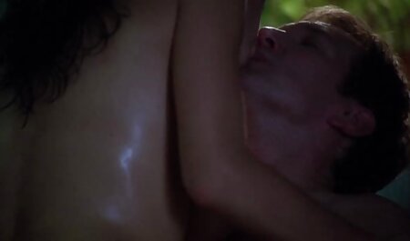 مرد دانلود فیلم سکسی داستانی خارجی نیرومند بانوی بالغ را در جوراب ساق بلند در الاغ فریب می دهد و مقعد خود را می خرد