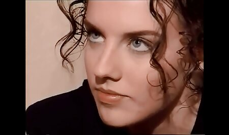 مرد نازک در تمام ترک های تصاویر سکسی دختران خارجی مبل بلوند می خورد