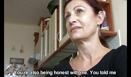 دو زن خانه دار در آشپزخانه پس از زبان به مردی كه پیراهن یقه دار فیلم خارجی سکسی 2018 را پوشیده بود تسلیم شدند