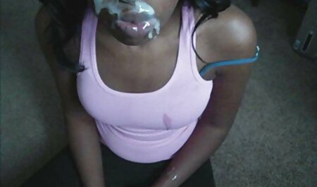 شخص در ورزش اتومبیل خود کلیپ سک۳۰ خارجی ورزش می کند