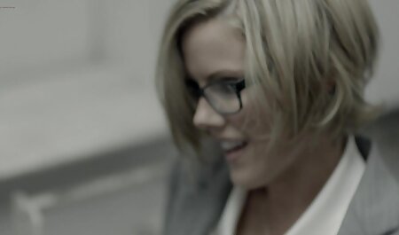 سکس تصاویر سکسی خارجی کلاسیک با بلوند بالغ در پیراهن زرد