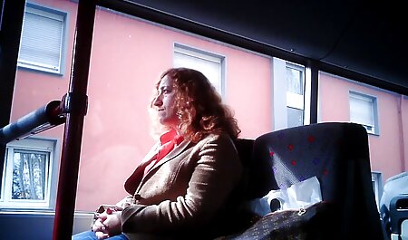 بلوند فرفری جلوی فیلم سکسی خارجی جدید 2018 دوربین خودارضایی می کند