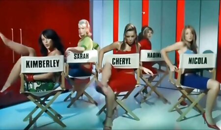 مرد fucks کرده جوجه خال کلیپ گاییدن خارجی کوبی شده با گربه مودار روی تخت