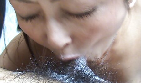 شخص ساده و معصوم بهترین عکسهای سکسی خارجی پرشور در لاتکس سیاه مقعد را روی میز قرار می دهد