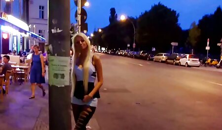 عیار شیشه های جلوی یک وب کم را پوشانده و سوراخ هایی را عکس سک خارجی نشان داد