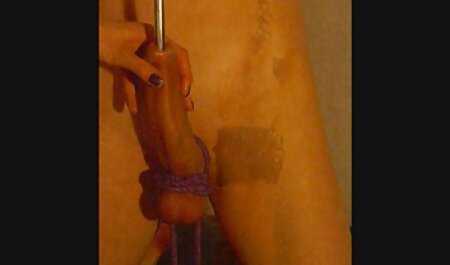 دختری با پاهای بلند و ویبراتور در مهبل ، باسن خود را جلوی دوربین در مطب دانلود فیلم و کلیپ سکسی خارجی پیچانده است