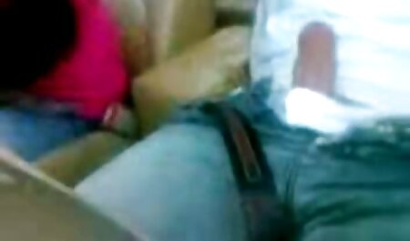 مادر دانلود فیلم سکسی باحال خارجی بلوند دو پسر را در تمام ترک های خانه فرار می کند