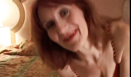 یک مرد طاس یک عکسیسکسی خارجی بلوند شلوغ را کنار میز استخر می کشد