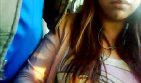 دختری در لباس زیر زنانه وابسته به عشق شهوانی با جوراب مردانه دهان و بیدمشک خود را عکس سکسی کوس خارجی به او داد